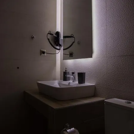 B. U. Luxury * アスプロヴァルタ