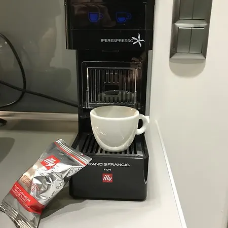 B. U. Luxury アパート *