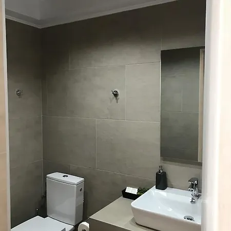 B. U. Luxury * アスプロヴァルタ