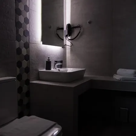 B. U. Luxury * أسبروبالتا